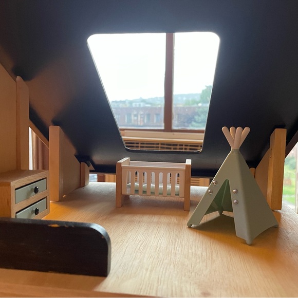 PlanToys Modular Wooden Dollhouse with Furniture - Picture 7 of 11